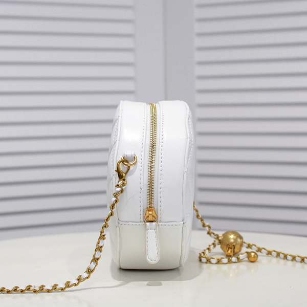 シャネルバッグ背面デザイン